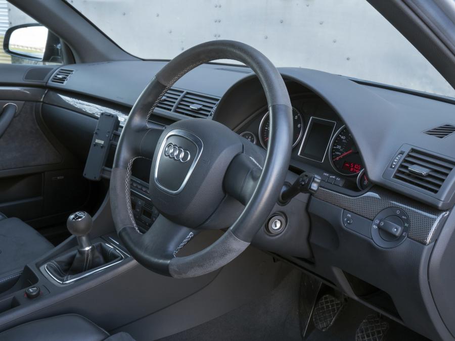 Интерьер Audi A4 DTM Edition (B7) 2005 года  (UK) (фото 4 из 11)